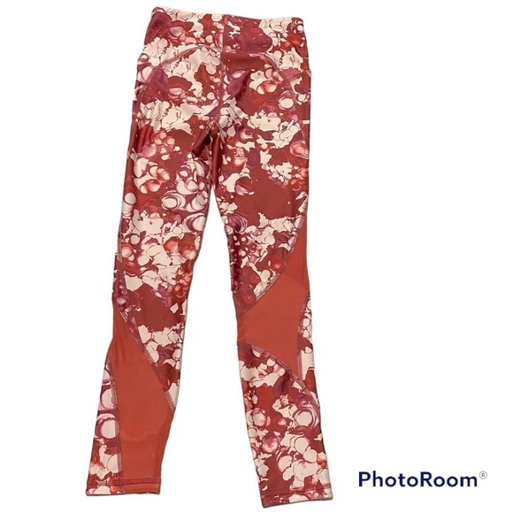 Under Armour compression leggings woman’s size XS sheer parts on legs like new - Picture 1 of 4